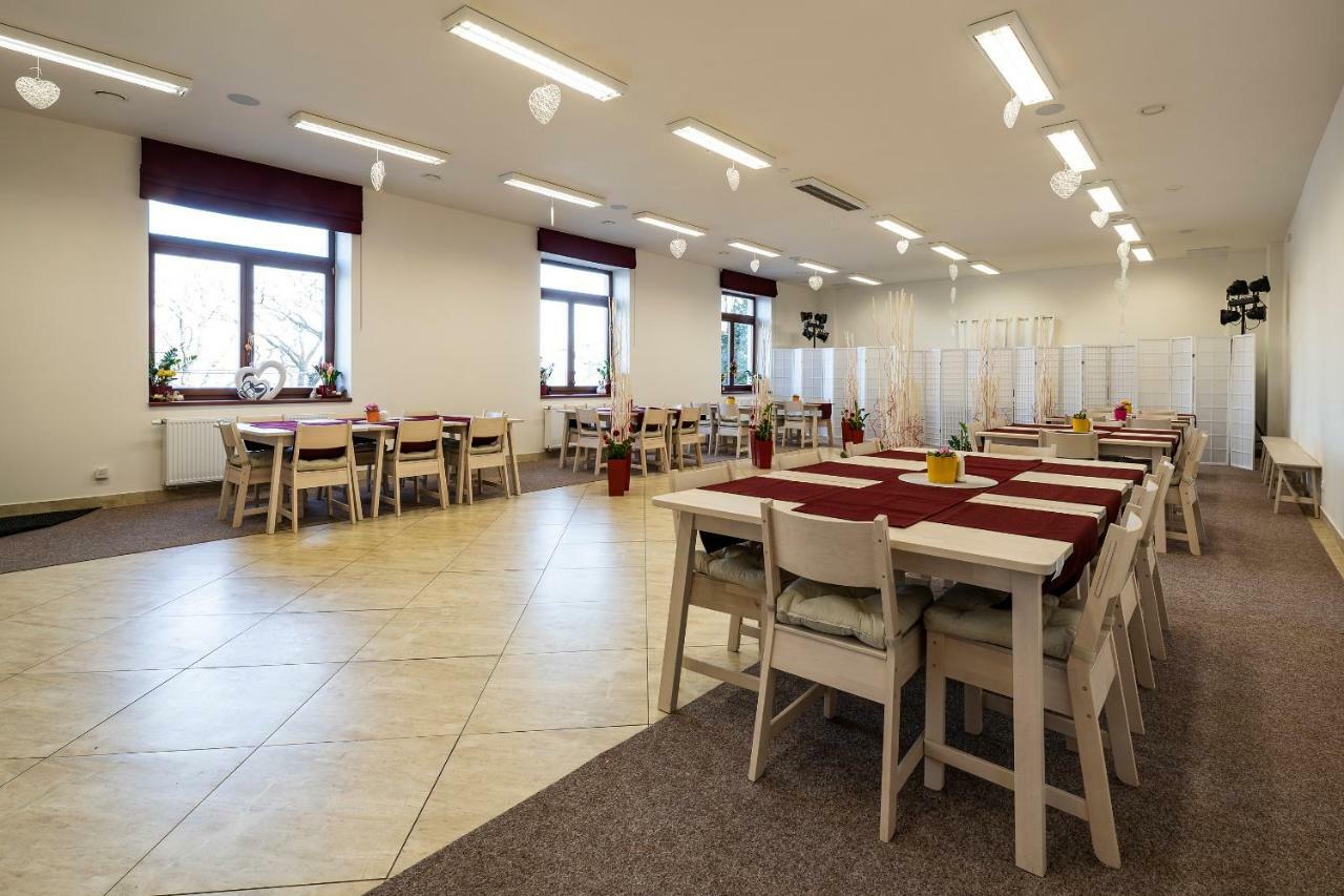 Plumlov Hotel Zlechov מראה חיצוני תמונה
