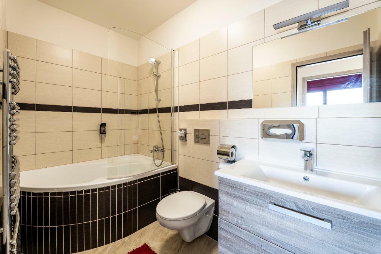 Plumlov Hotel Zlechov מראה חיצוני תמונה